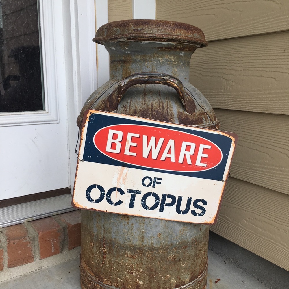 Novelty sign